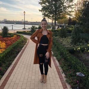 Meet your Posher, Daniela